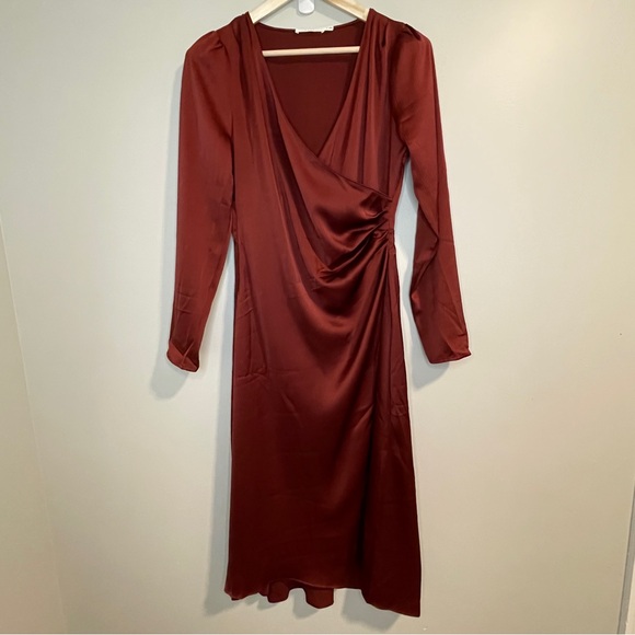 LUSH SIDE GATHER SATIN DRESS IN WINE M NWOT - Picture 3 of 8